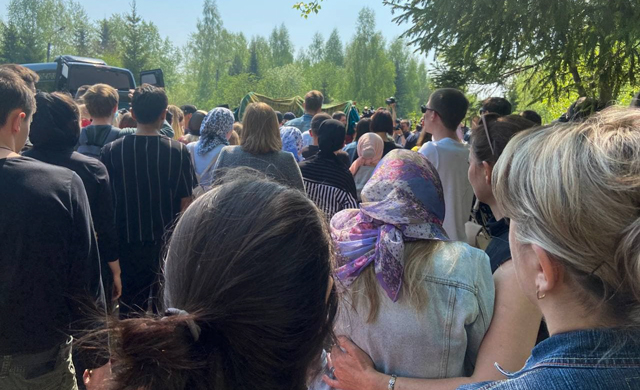 Похороны в тишине. Как Казань прощалась с жертвами стрельбы