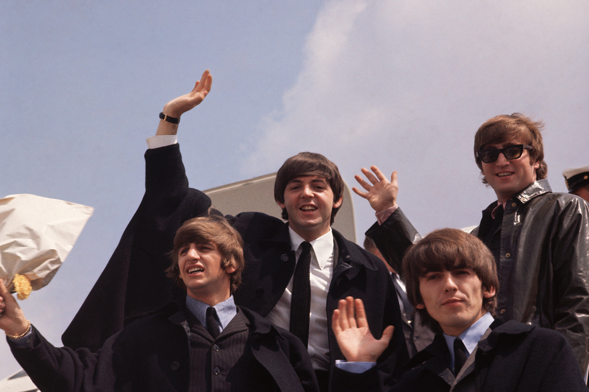 Последняя песня The Beatles и еще три релиза мировых знаменитостей, вышедшие после их смерти