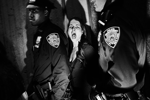Томаш Лазар, Польша Участница демонстрации против методов работы полиции и социального неравенства, арестованная 25 октября в Гарлеме, Нью-Йорк.