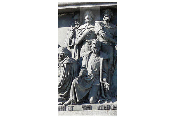 Александр Невский на памятнике 1000-летия России в Новгороде