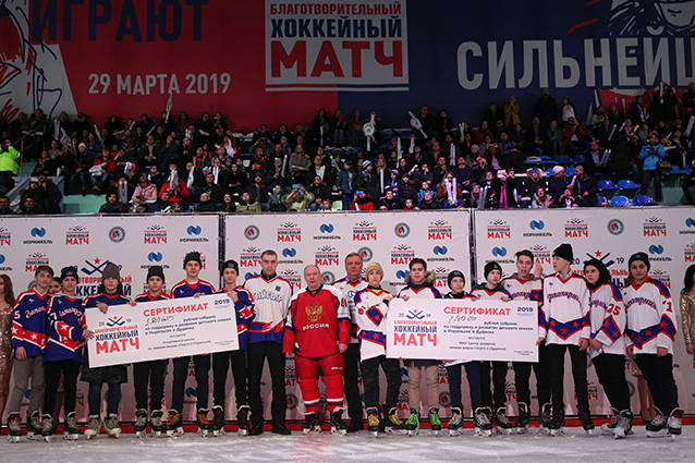 Счет имеет значение. Более 8 миллионов рублей по итогам трех благотворительных матчей было собрано и передано в спортивные школы региона