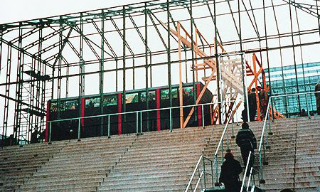 В 1993 году на Венецианской биеннале Кабакову вручают диплом за инсталляцию «Красный вагон». Одна из самых знаменитых работ художника рассказывает об истории искусства СССР с иллюстрациями и звуковым сопровождением