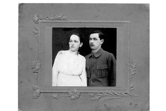 Сестра Вольдемара Елизавета с мужем Тимофеем Ермаковым. Предположительно, свадебная фотография. Рейнгардт, 1920 год
