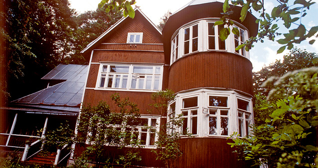 Клуб «Сноб» приглашает на специальный показ театра «Практика»