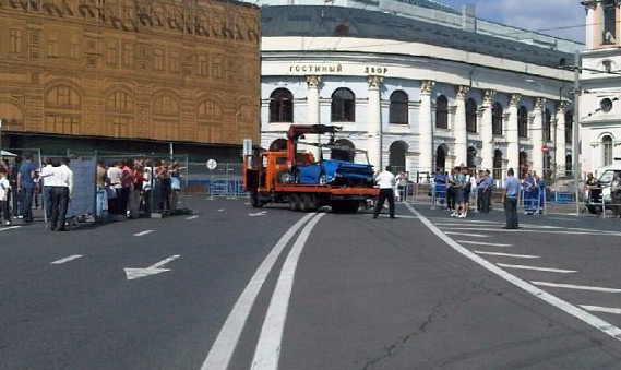 Эвакуация разбитого Bugatti. Фотография: Тото Дарч