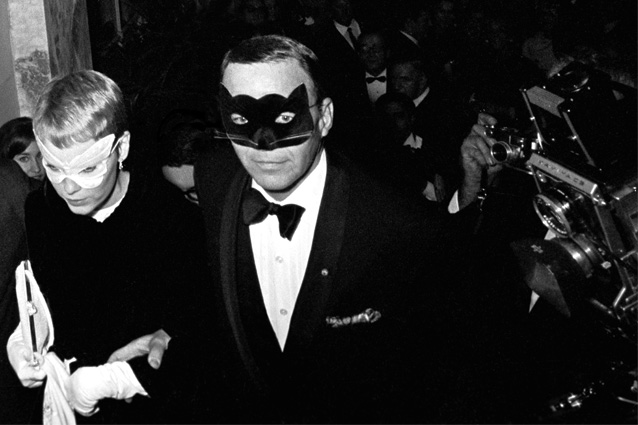 Гарри Бенсон, Миа Ферроу и Фрэнк Синатра. Отель Plaza. Нью-Йорк, 1966