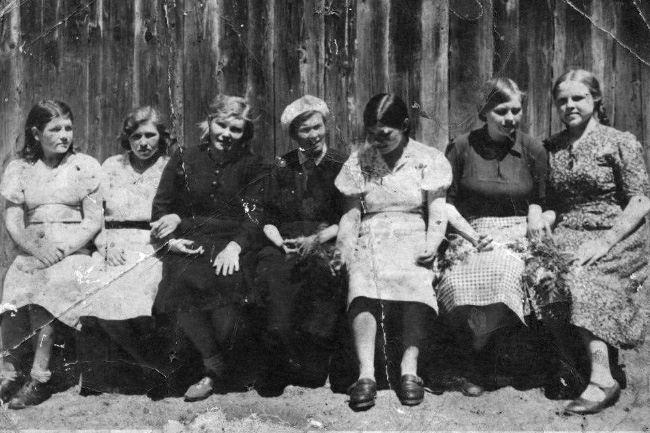 Анастасия Г., 18 лет. Работницы в лагере. Миклауцхофф (Австрия), 1943. Дело №167508

