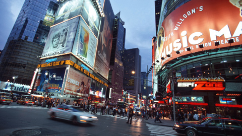 Переезд в город Вуди Аллена, сериала "Друзья" и "Секс в большом городе"