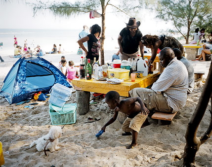 Джоан Барделетти (Joan Bardeletti), Франция. Воскресный пикник, Мозамбик
