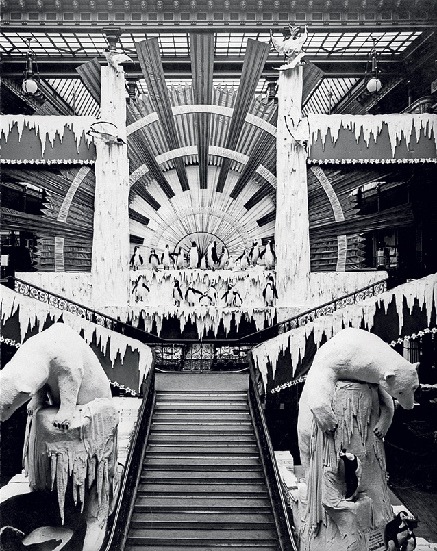 Белые медведи и пингвины в Bon Marché, «белые распродажи», январь 1936 г. С «белых распродаж», придуманных в Bon Marché еще в XIX веке, начинается история cейлов