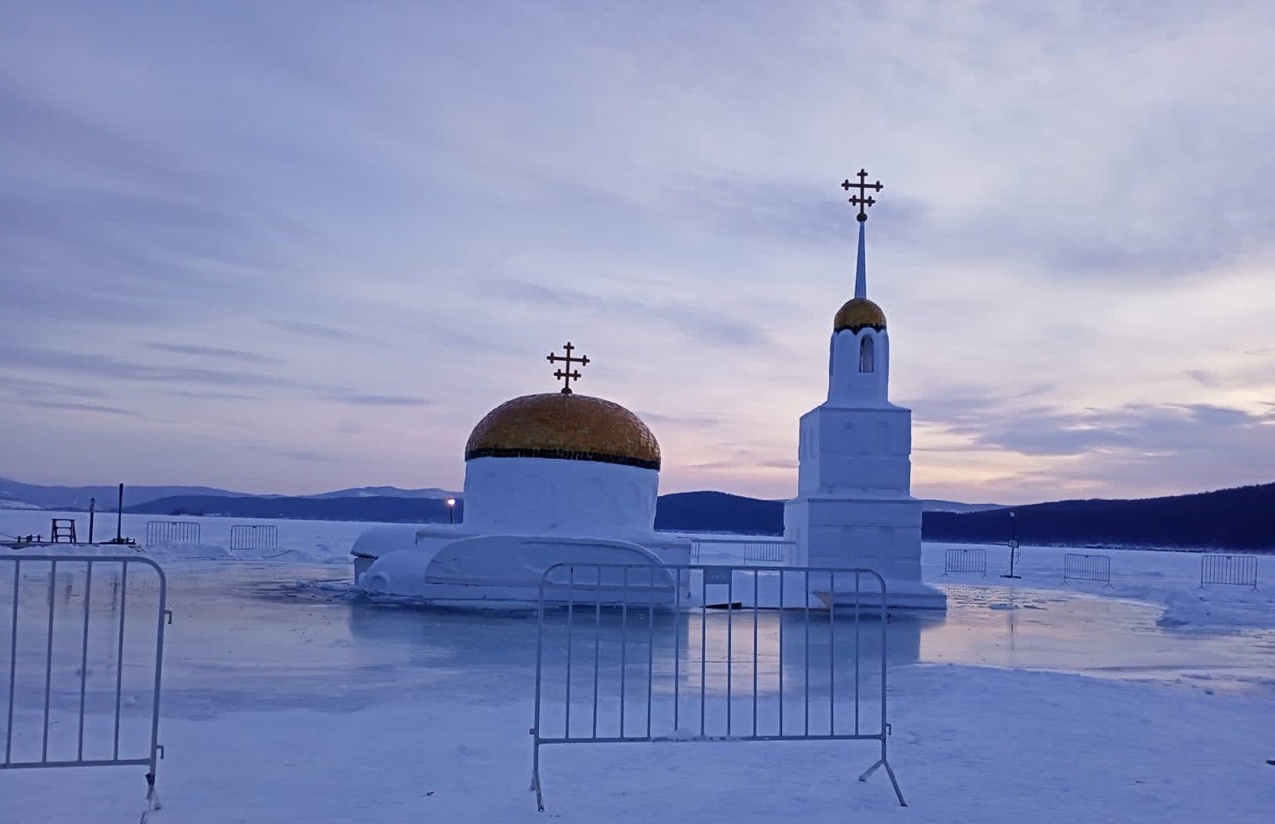 Весна Церковь лед