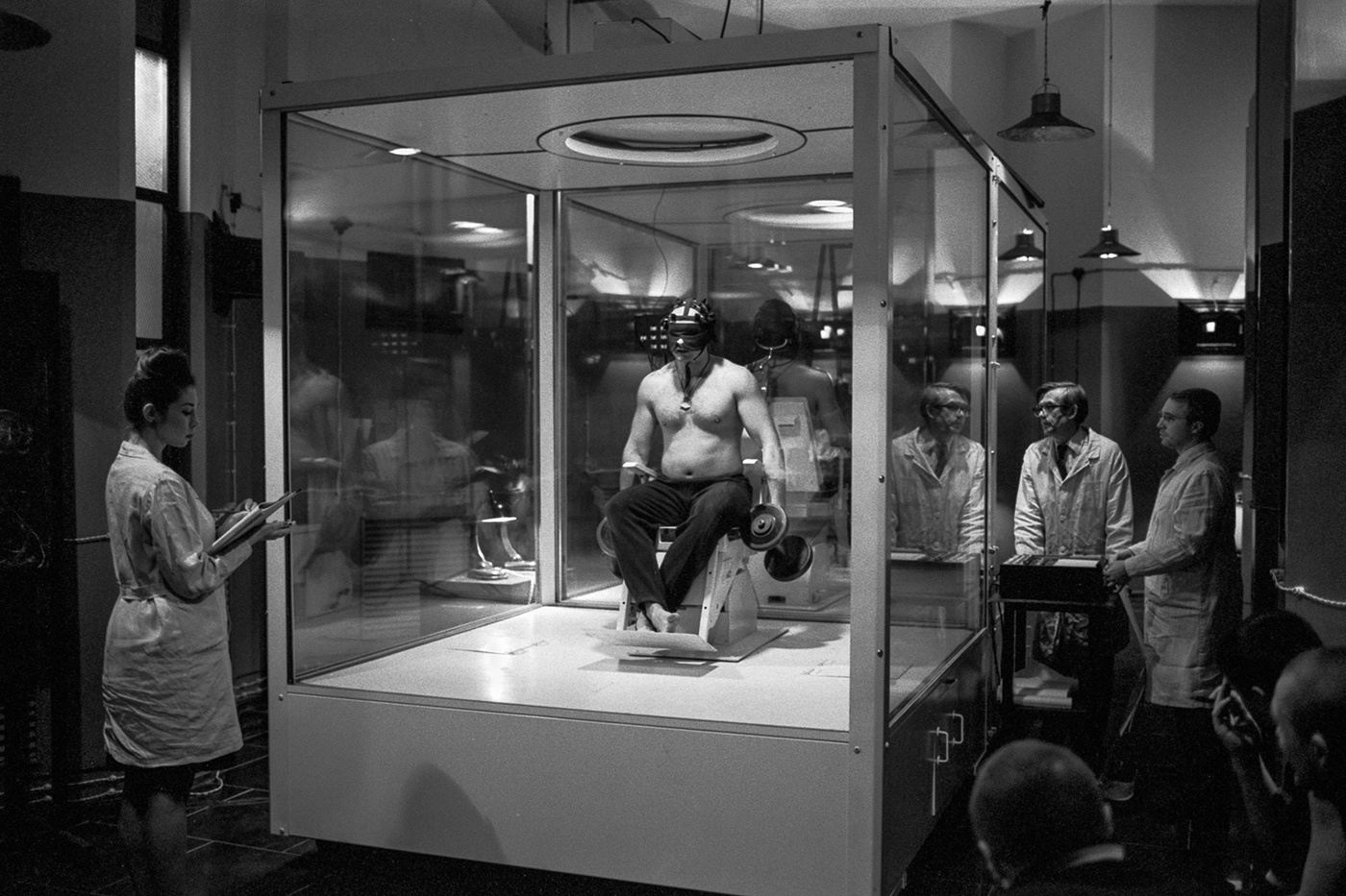 spyashuyu-dikaya-strast-v-masle-smotret-golih-devushek-video